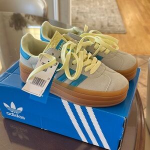 Adidas Kids Sneakers - Cream and Blue with Gum Sole